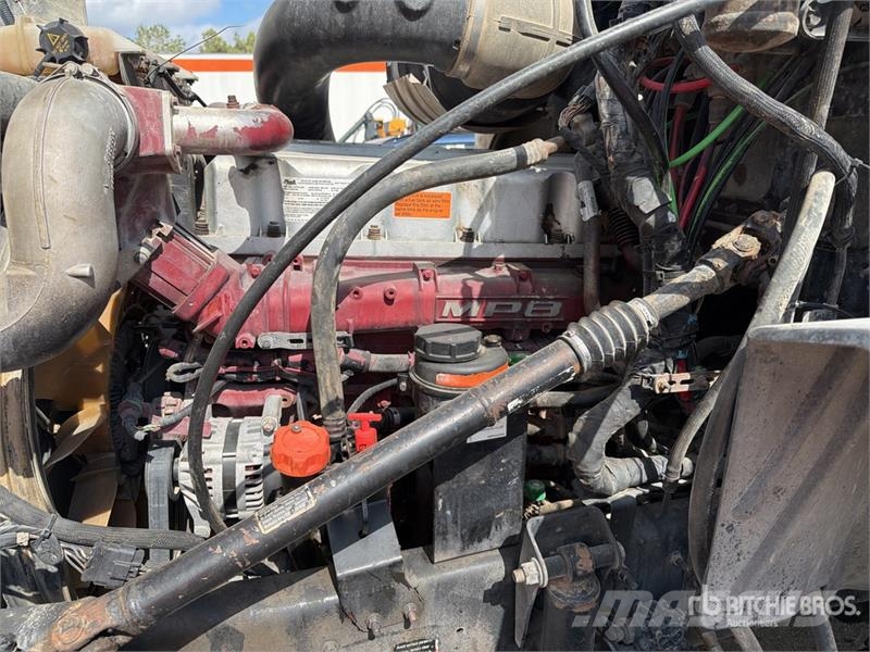 Mack CXU613 Vilcēji