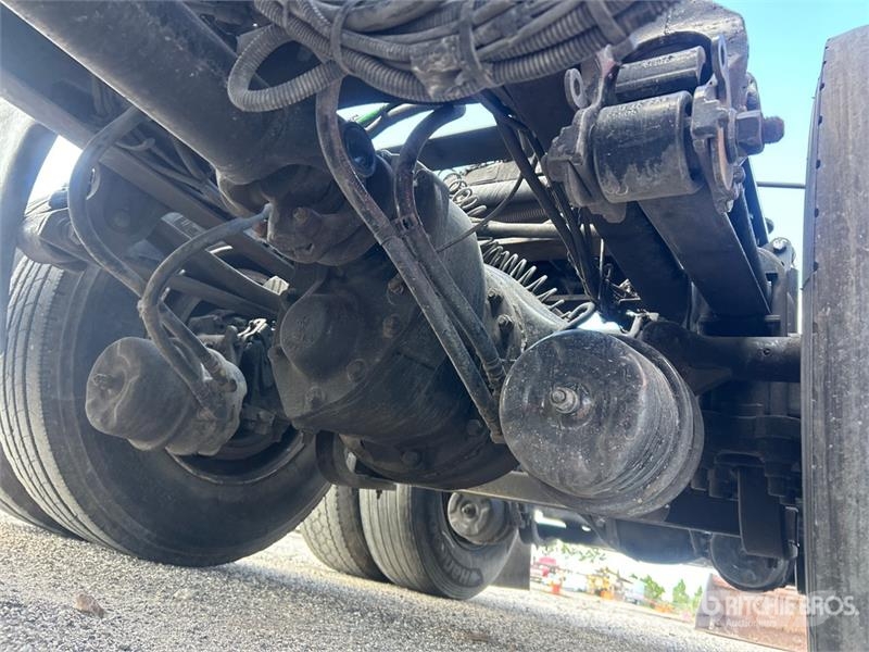 Mack CXU613 牵引车