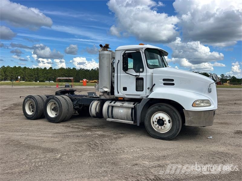 Mack CXU613 Тягачі