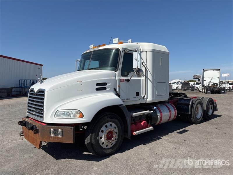 Mack CXU613 Тягачі