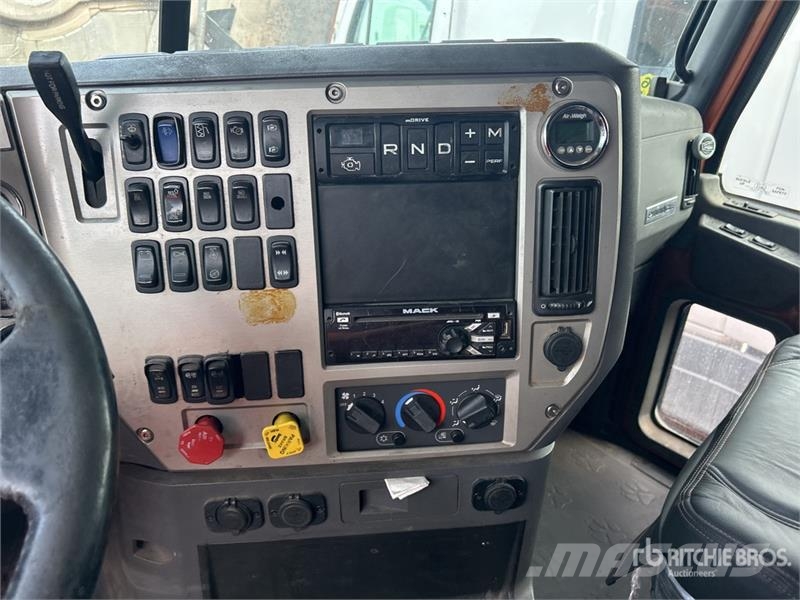 Mack CXU613 Tracteur routier