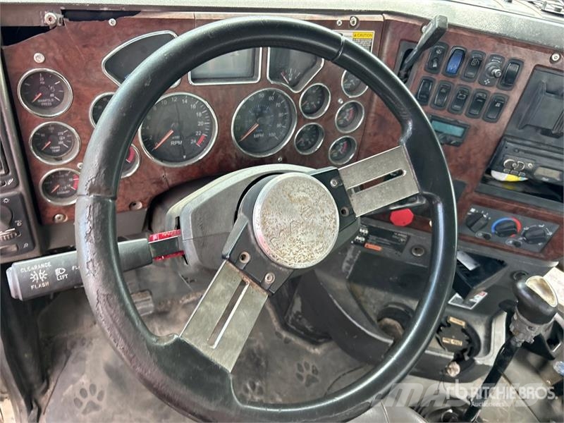 Mack CXU613 Тягачі