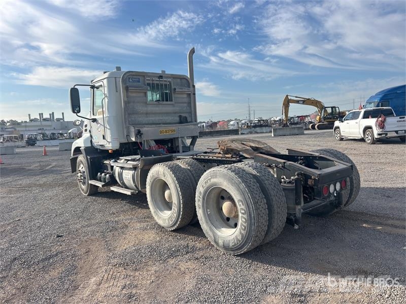 Mack CXU613 Тягачі