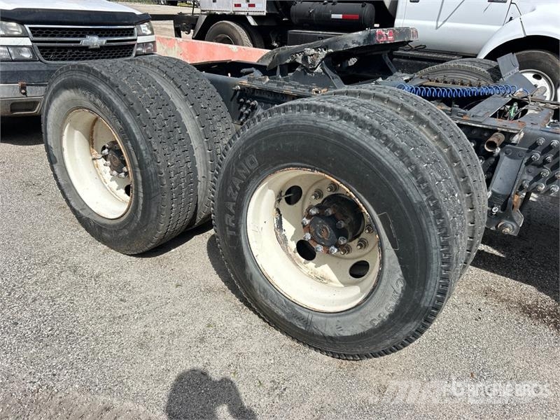 Mack CXU613 Тягачі