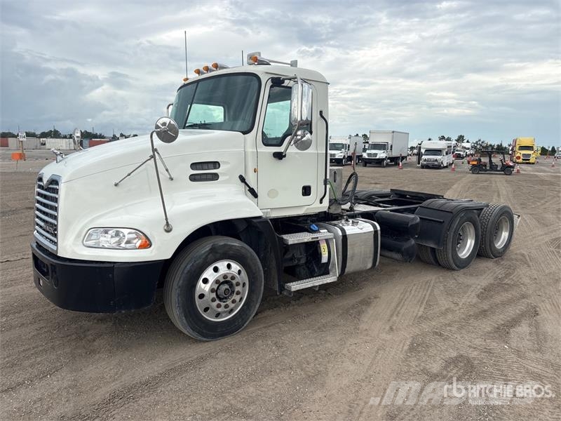 Mack CXU613 Tegljači