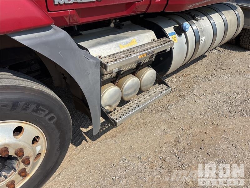 Mack CXU613 Motrici e Trattori Stradali
