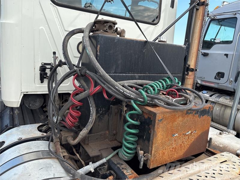 Mack CXU613 Vilcēji