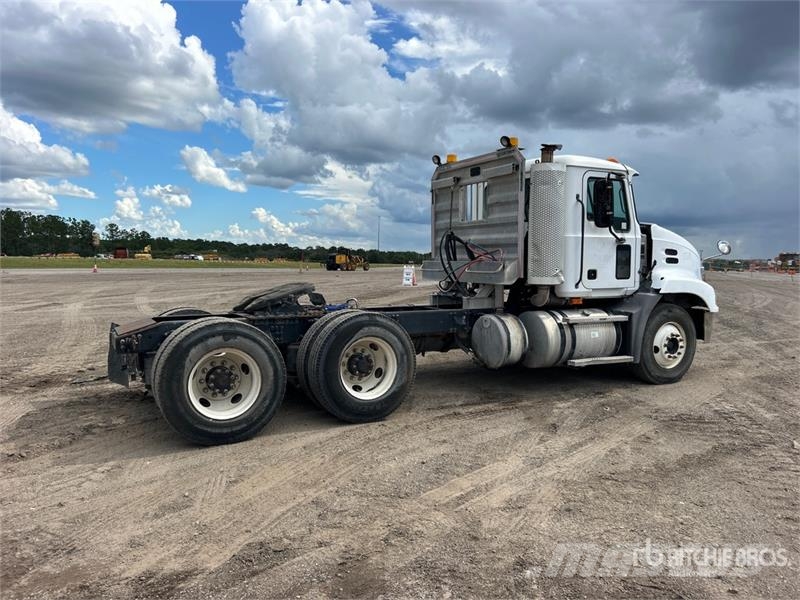Mack CXU613 Тягачі