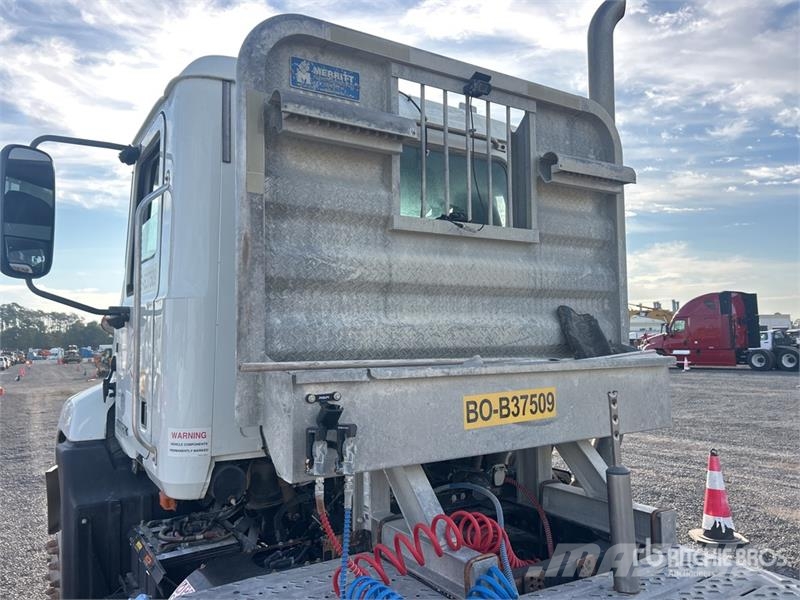 Mack CXU613 Тягачі