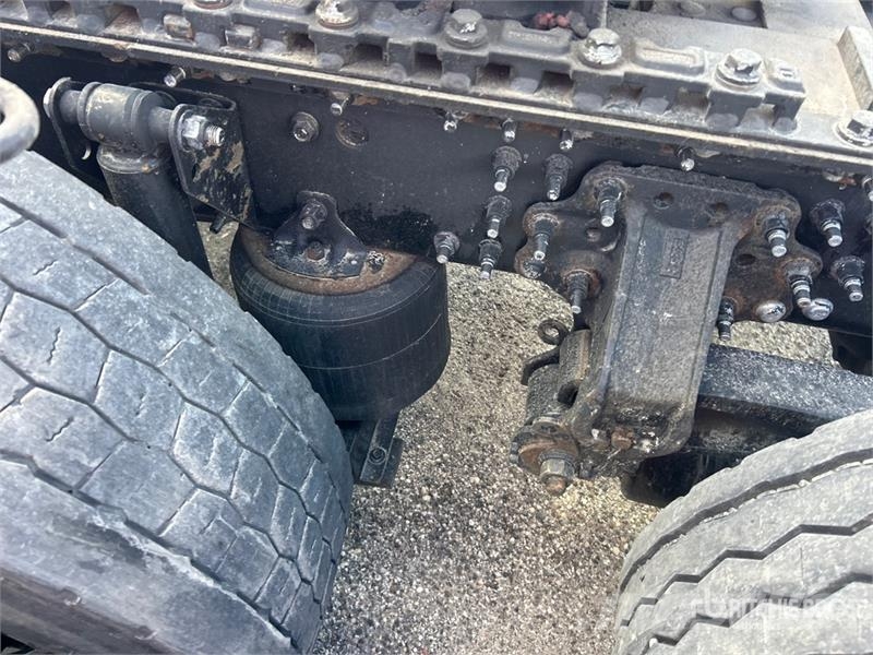 Mack CXU613 牵引车