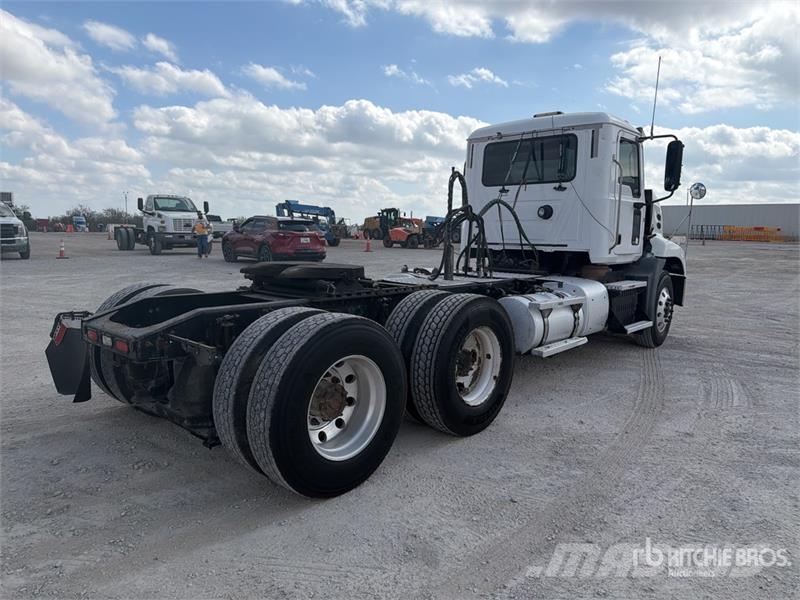 Mack CXU613 Vilcēji