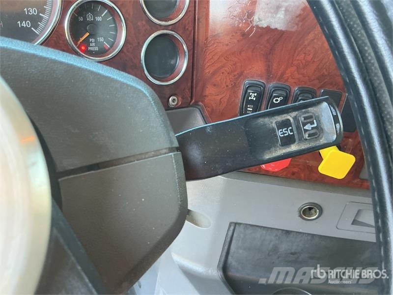 Mack CXU613 8x4 Tri/A Dump Truck 傾卸式卡車