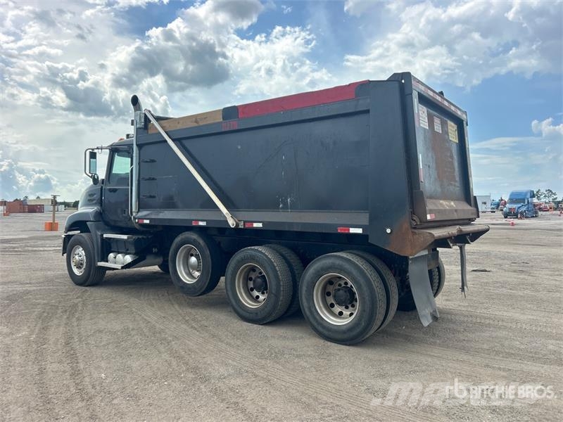 Mack CXU613 8x4 Tri/A Dump Truck Pašizgāzējs