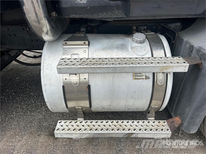 Mack CXU613 8x4 Tri/A Dump Truck Pašizgāzējs