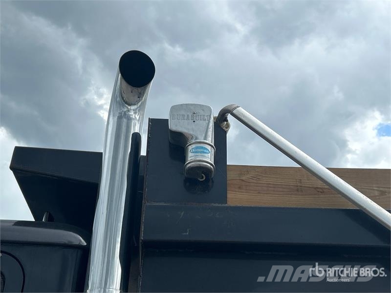 Mack CXU613 8x4 Tri/A Dump Truck Pašizgāzējs
