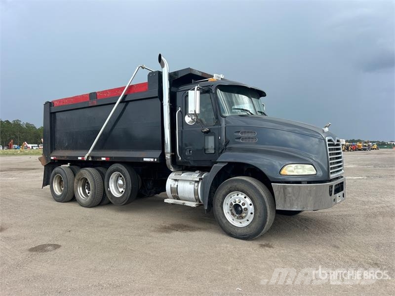 Mack CXU613 8x4 Tri/A Dump Truck Pašizgāzējs