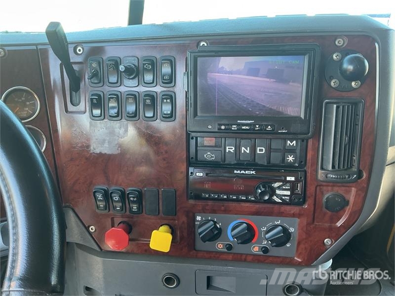 Mack CXU613 8x4 Tri/A Dump Truck 傾卸式卡車