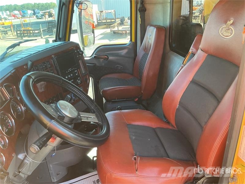 Mack CXU613 8x4 Tri/A Dump Truck 傾卸式卡車