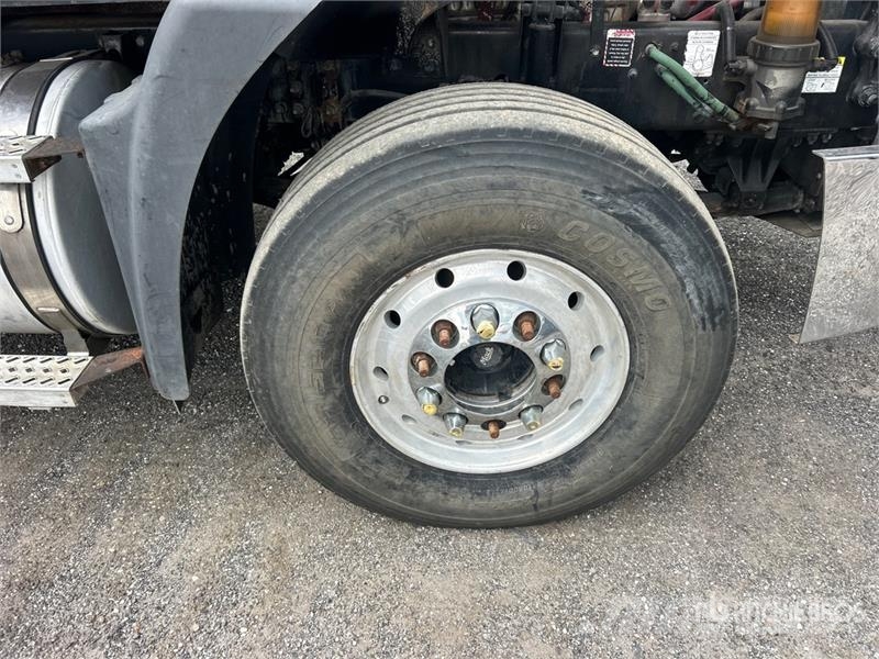 Mack CXU613 8x4 Tri/A Dump Truck Pašizgāzējs