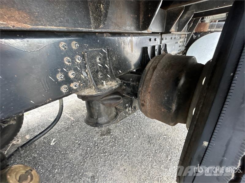 Mack CXU613 8x4 Tri/A Dump Truck Pašizgāzējs