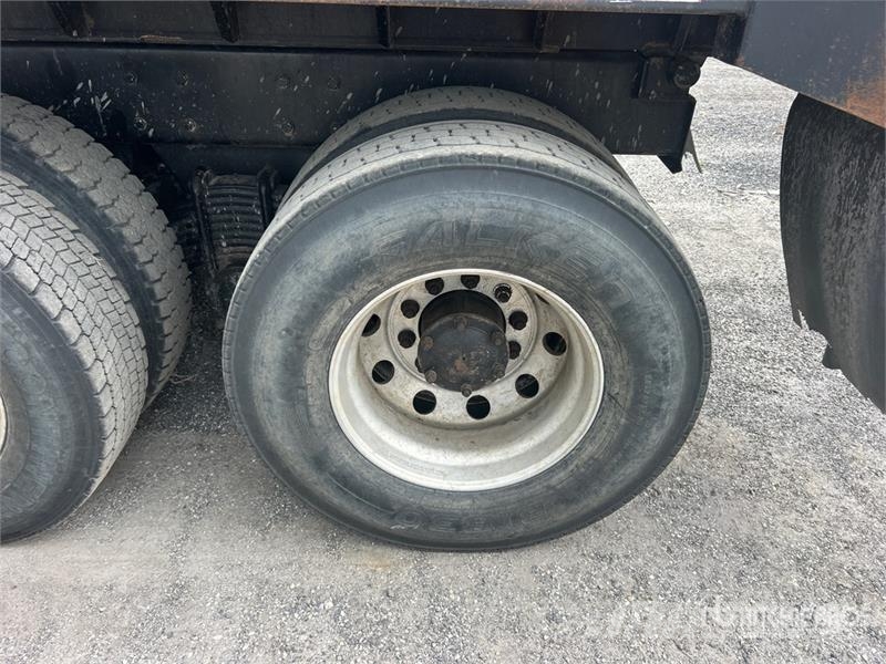 Mack CXU613 8x4 Tri/A Dump Truck Pašizgāzējs