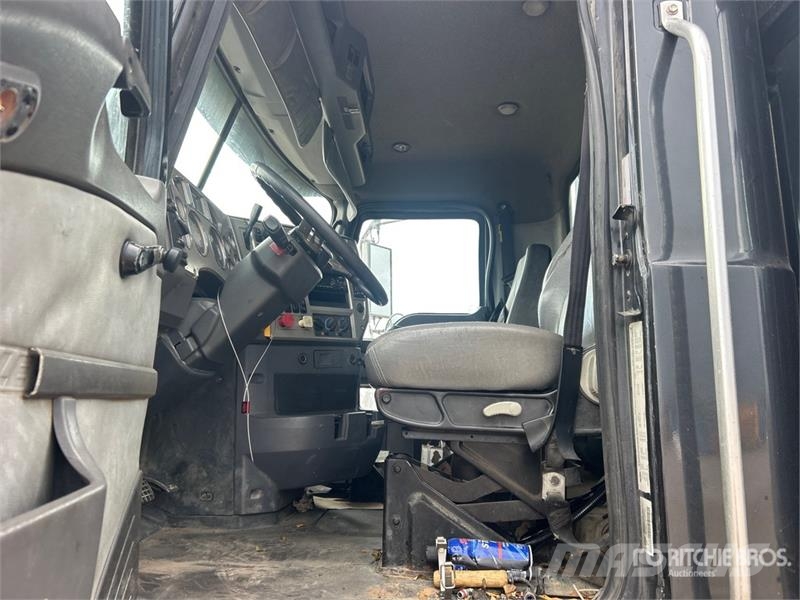 Mack CXU613 8x4 Tri/A Dump Truck Pašizgāzējs