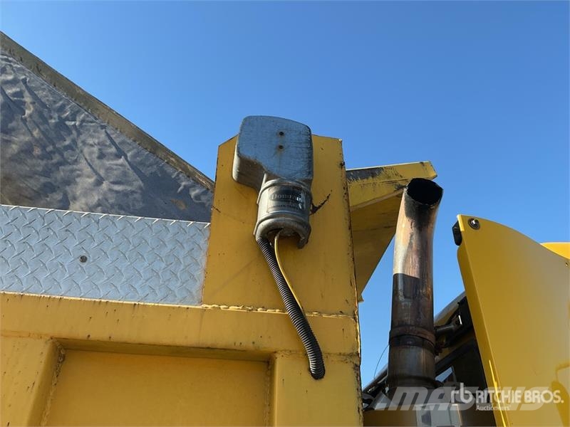 Mack CXU613 8x4 Tri/A Dump Truck 傾卸式卡車