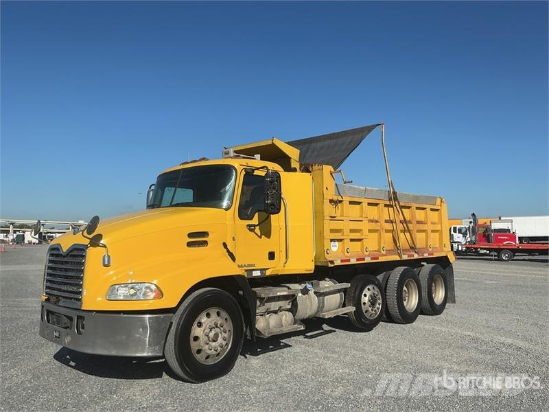 Mack CXU613 8x4 Tri/A Dump Truck 傾卸式卡車