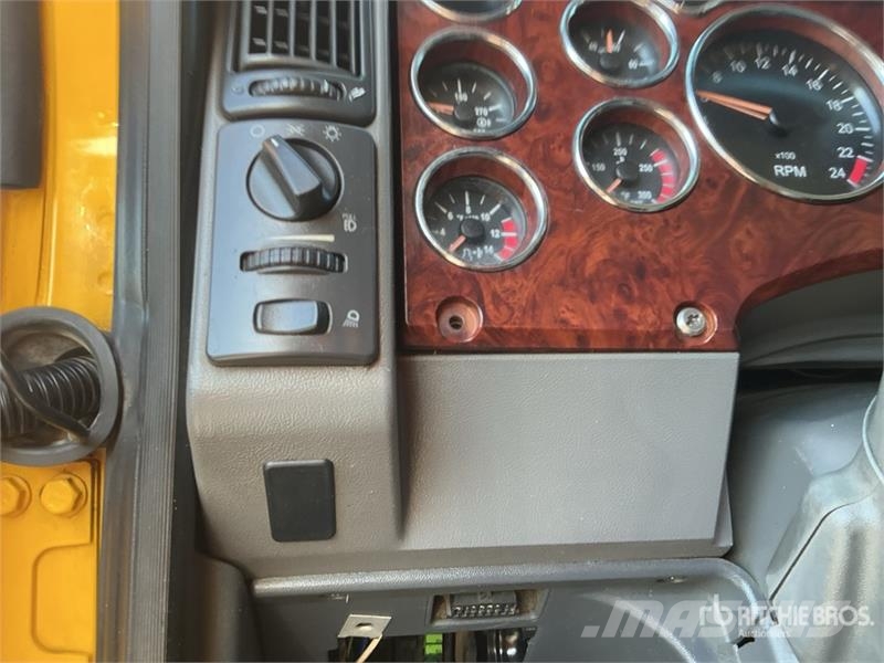 Mack CXU613 8x4 Tri/A Dump Truck 傾卸式卡車