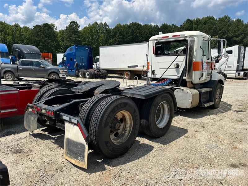 Mack CXU613T 6x2 T/A Day Cab Truck Tractor Autotractoare