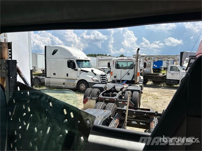 Mack CXU613T 6x2 T/A Day Cab Truck Tractor Autotractoare
