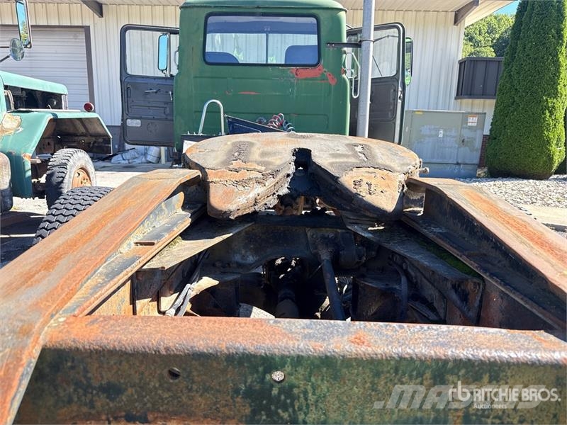 Mack DM607 6x4 T/A Day Cab Truck Tractor Trækkere