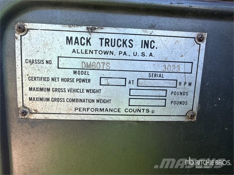 Mack DM607 6x4 T/A Day Cab Truck Tractor Trækkere