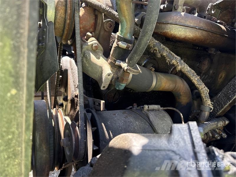 Mack DM607 6x4 T/A Day Cab Truck Tractor Nyergesvontatók
