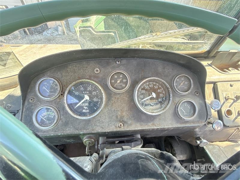 Mack DM607 6x4 T/A Day Cab Truck Tractor Trækkere