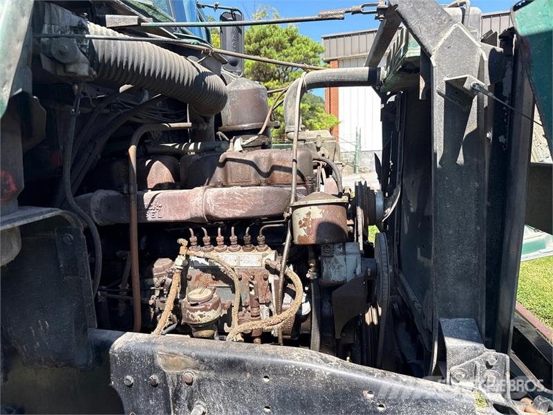 Mack DM607 6x4 T/A Day Cab Truck Tractor Nyergesvontatók