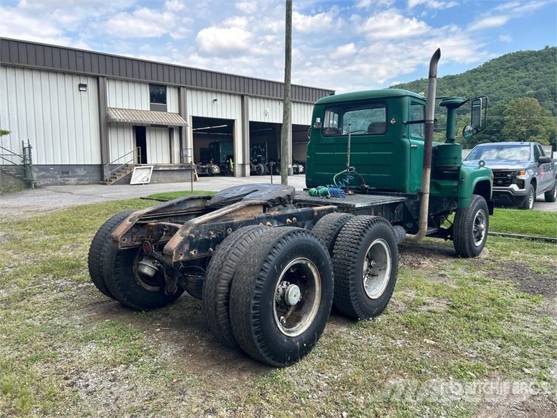 Mack DM607 6x4 T/A Day Cab Truck Tractor Nyergesvontatók