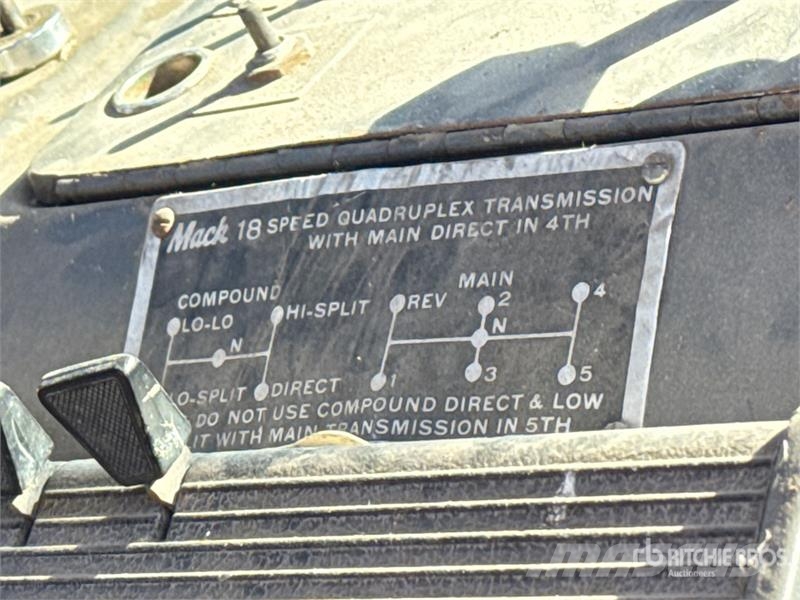 Mack DM607 6x4 T/A Day Cab Truck Tractor Trækkere