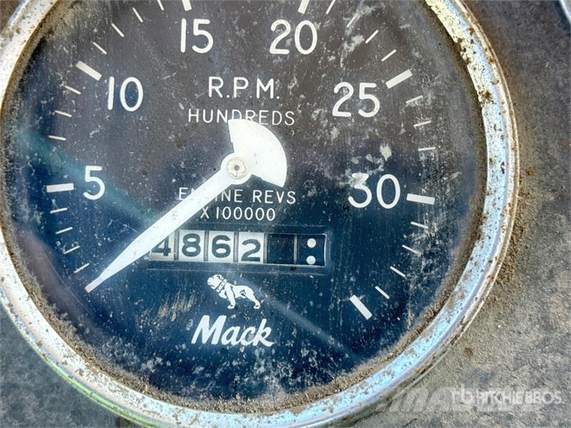 Mack DM607 6x4 T/A Day Cab Truck Tractor Trækkere