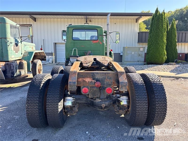 Mack DM607 6x4 T/A Day Cab Truck Tractor Trækkere