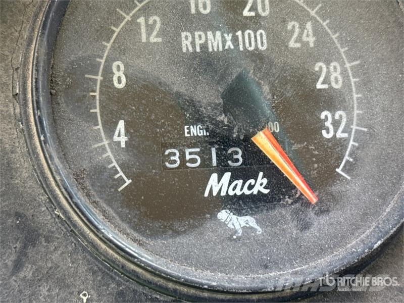 Mack DM611 6x4 T/A Day Cab Truck Tractor Naudoti vilkikai