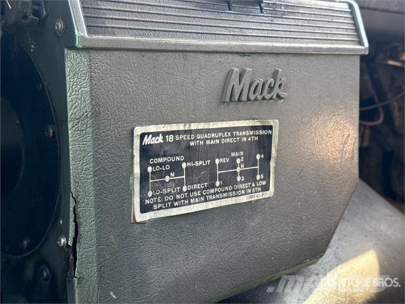 Mack DM611 6x4 T/A Day Cab Truck Tractor Naudoti vilkikai