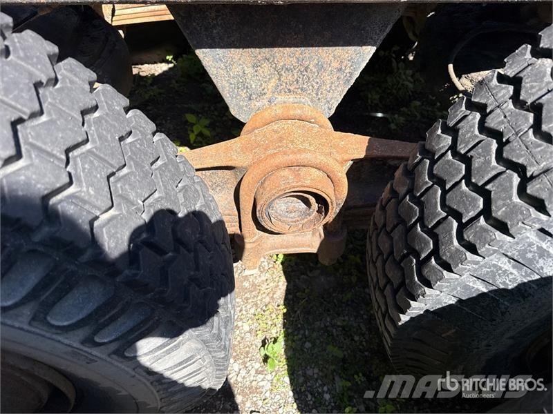 Mack DM611 6x4 T/A Day Cab Truck Tractor Naudoti vilkikai