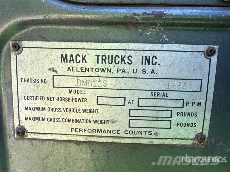 Mack DM611 6x4 T/A Day Cab Truck Tractor Naudoti vilkikai