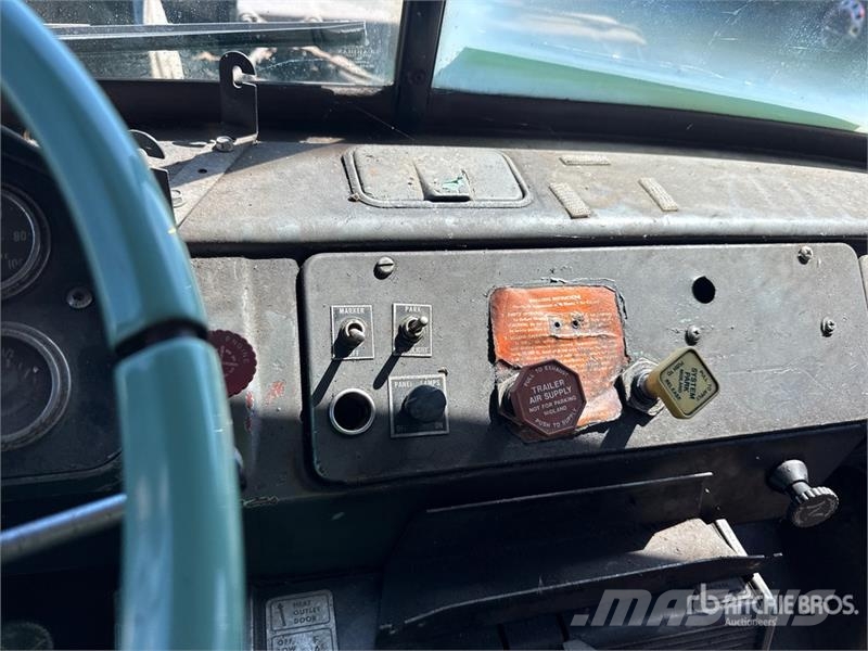 Mack DM611 6x4 T/A Day Cab Truck Tractor Naudoti vilkikai