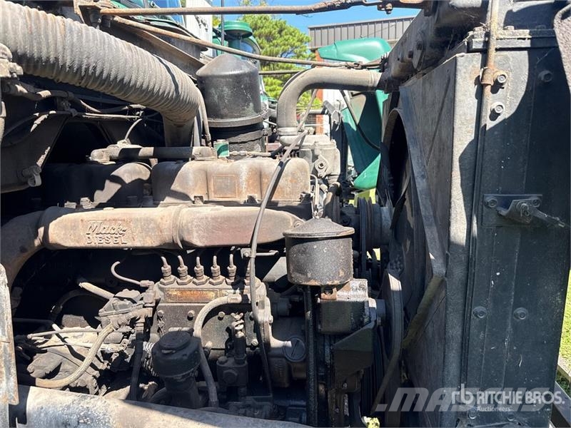 Mack DM611 6x4 T/A Day Cab Truck Tractor Naudoti vilkikai