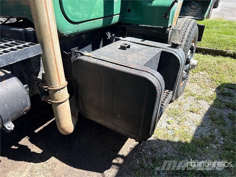 Mack DM611 6x4 T/A Day Cab Truck Tractor Naudoti vilkikai