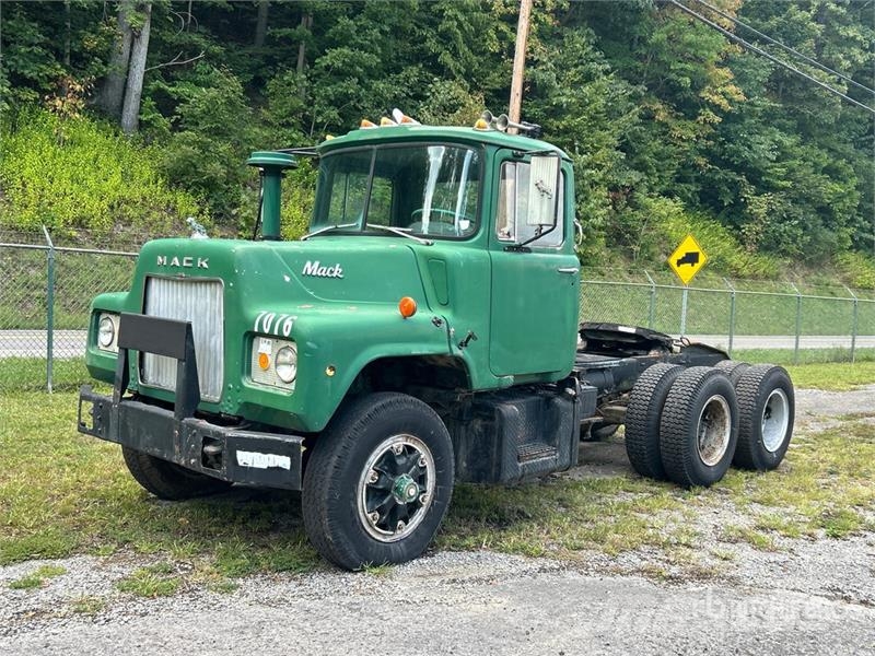 Mack DM611 6x4 T/A Day Cab Truck Tractor Naudoti vilkikai