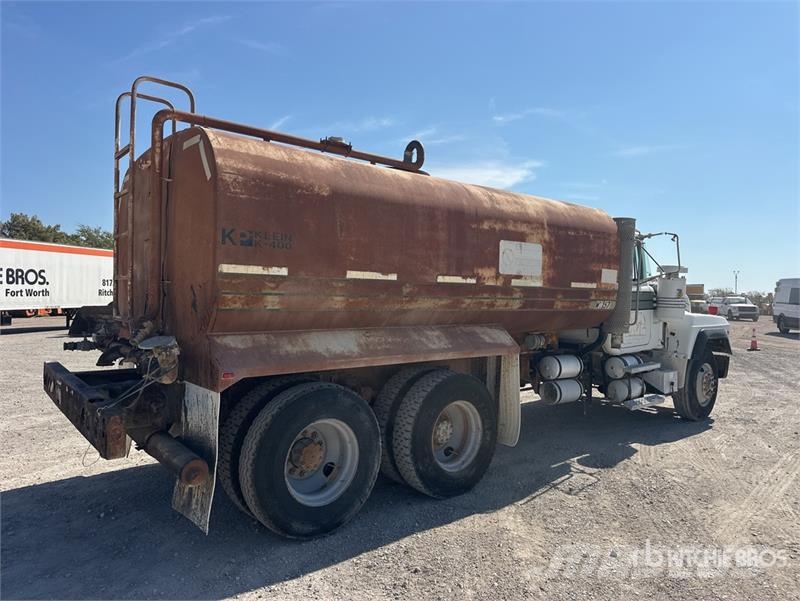 Mack DMM6856S Caminhão-pipa