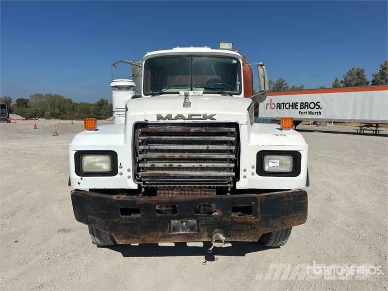 Mack DMM6856S Caminhão-pipa